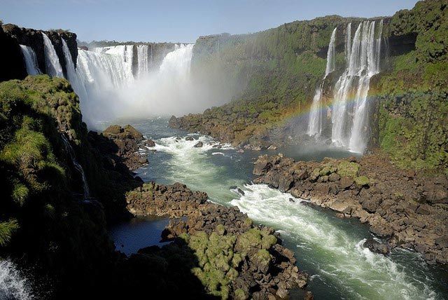 Les chutes Iguaçu et sa rivière
