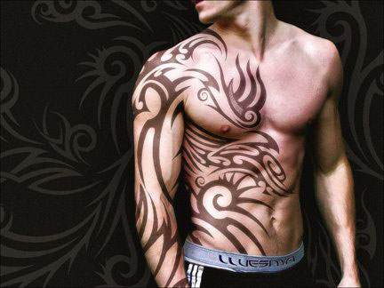 tatouage tribal corps d'homme