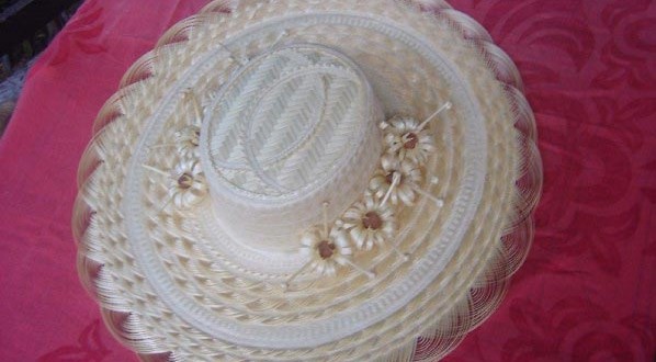 le chapeau aux australes culture polynesienne